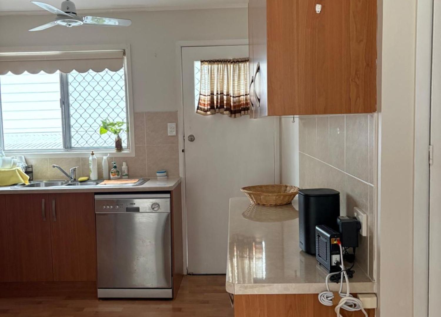 Welcome To Your Leafy Retreat In Graceville 3*