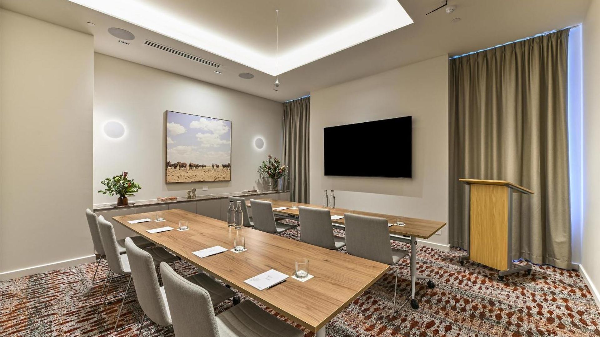 Adina Chermside 4*