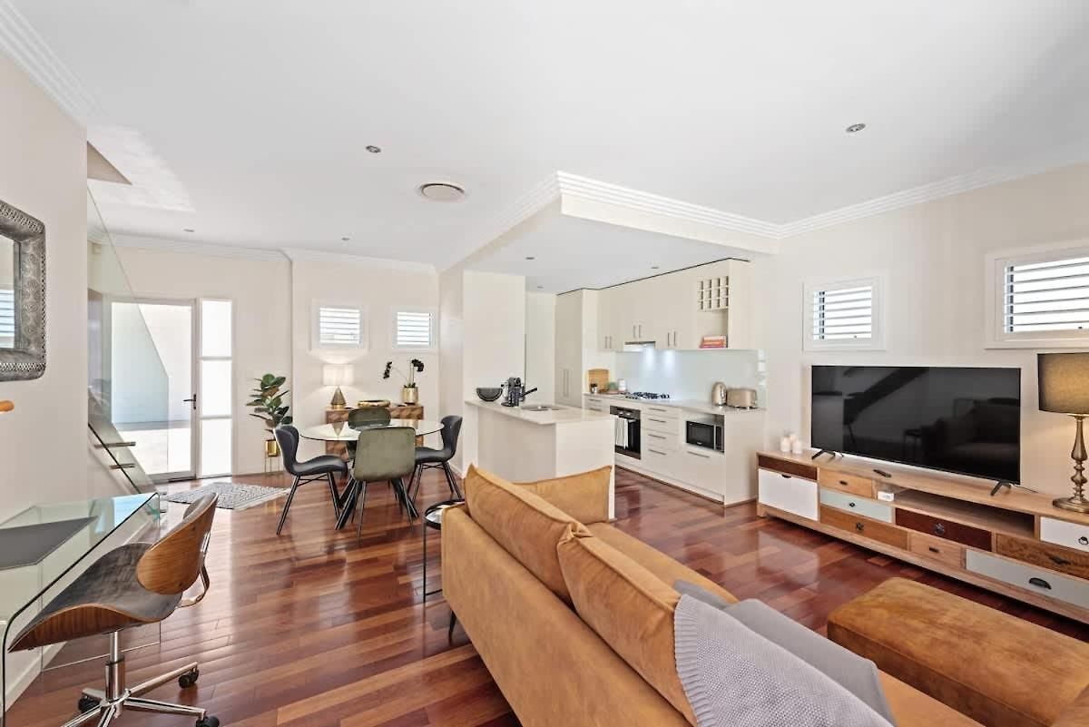 Blissful Bulimba! - 3bed-2 5bath-1car - Townhouse *