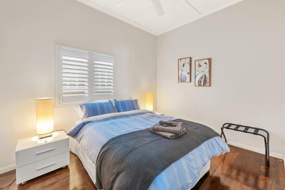 Holiday home Modern Twist And Old World Charm - 3bed-2bath-2car Brisbane