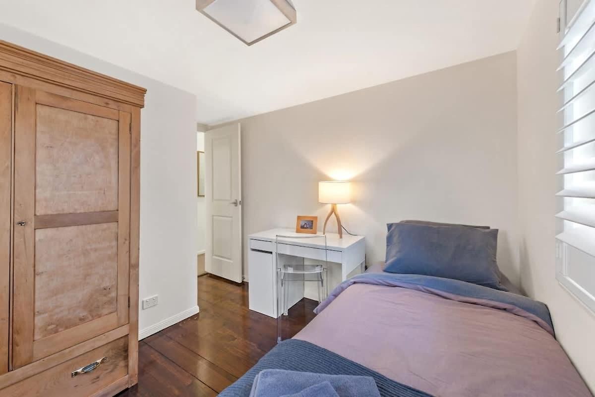 Holiday home Modern Twist And Old World Charm - 3bed-2bath-2car *