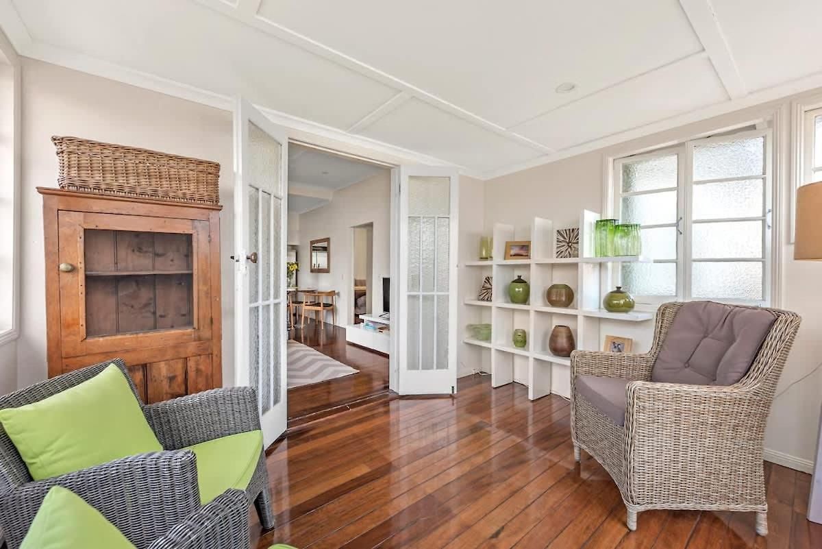 Holiday home Modern Twist And Old World Charm - 3bed-2bath-2car