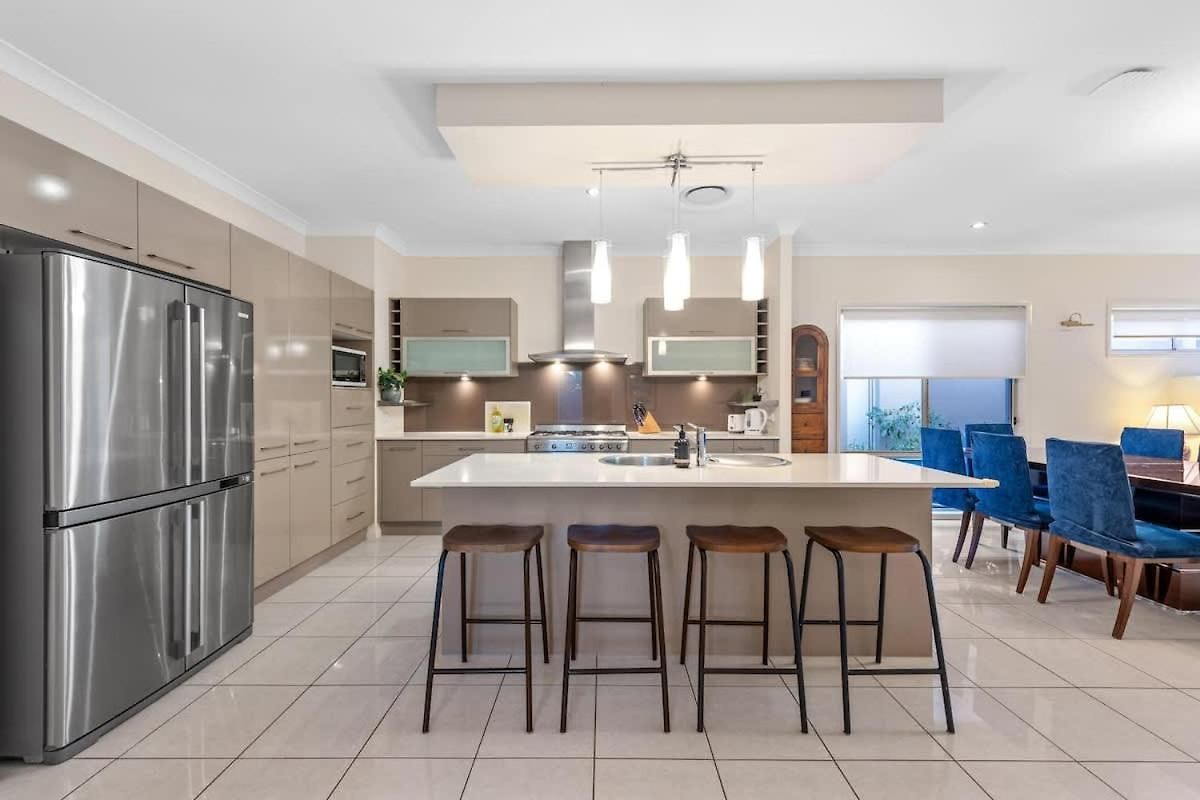 Open Plan 3 Bedroom House - Taringa Brisbane