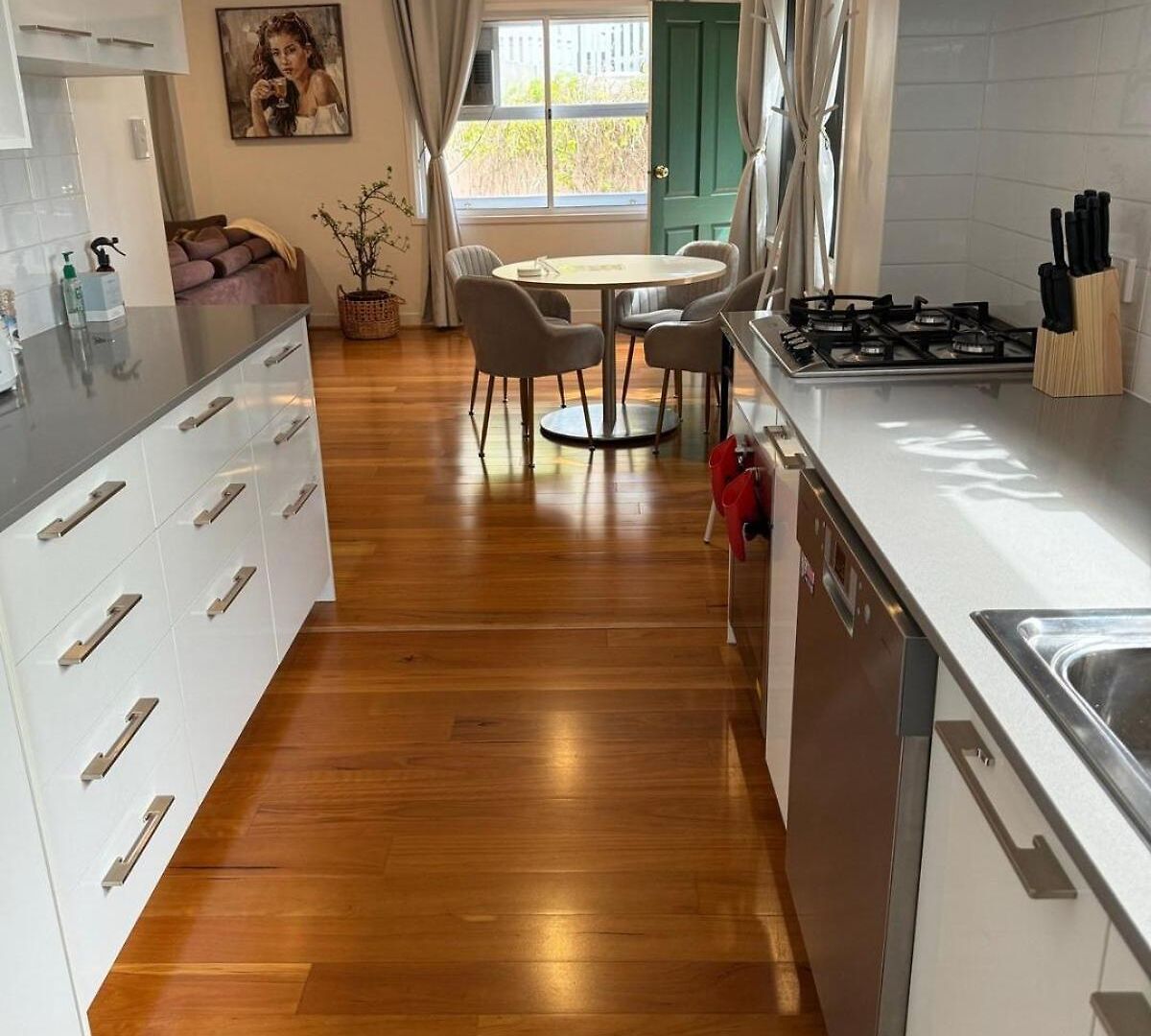 Teneriffe, Walk To River, Onsite Parking Villa *