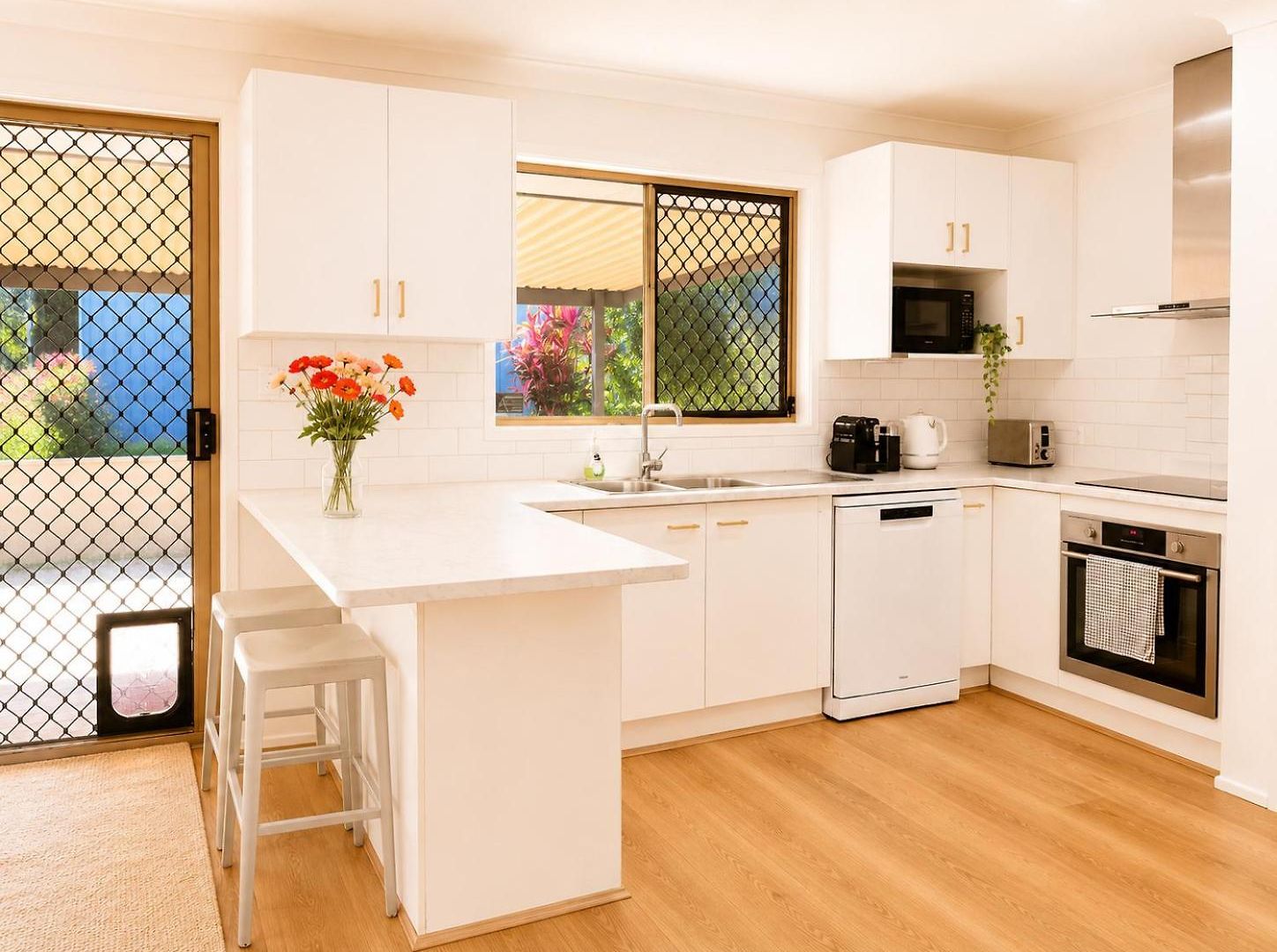 Mt Gravatt Affordable 4 Bedroom Family | Sleep 8 Holiday home *
