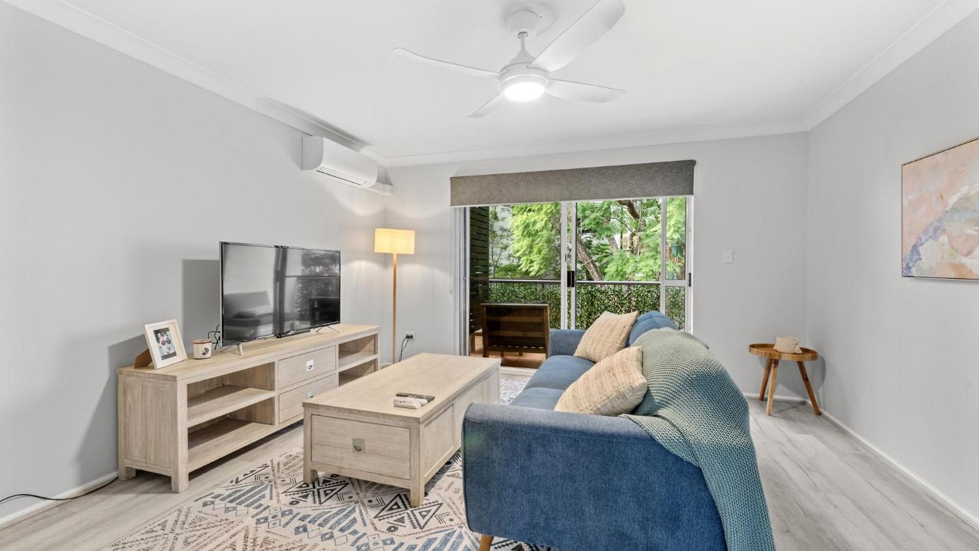 Quaint Townhouse In Bustling Locale