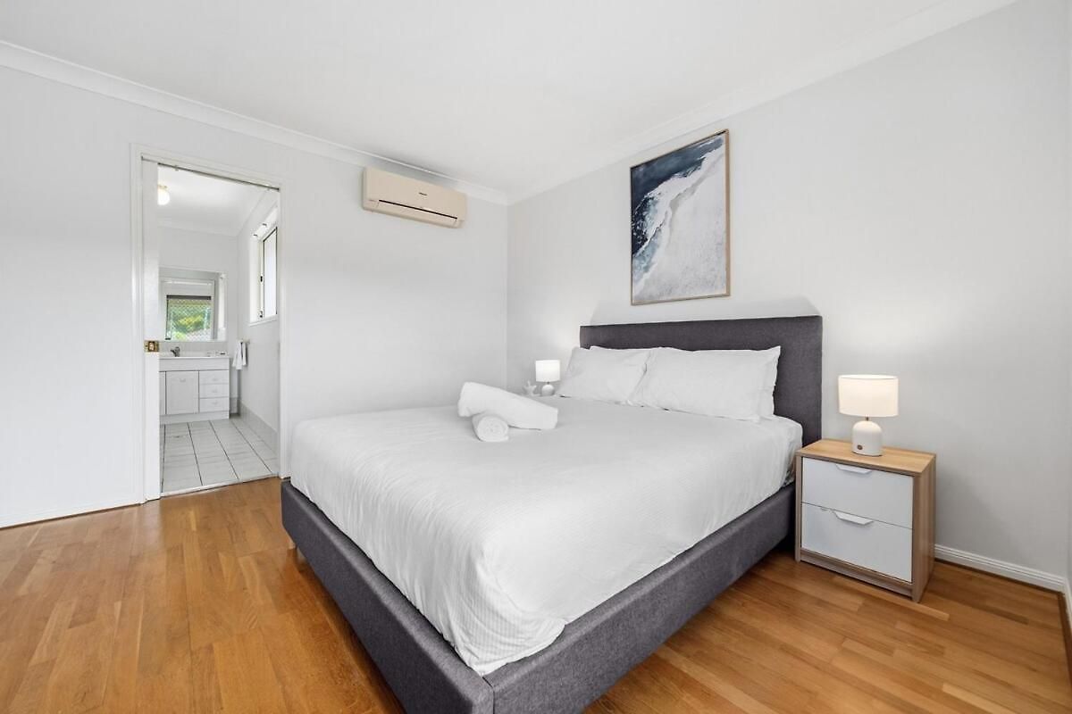 Villa 4br House Close To Sunnybank, Qeii Hospital,griffith Nathan,nissan Arena