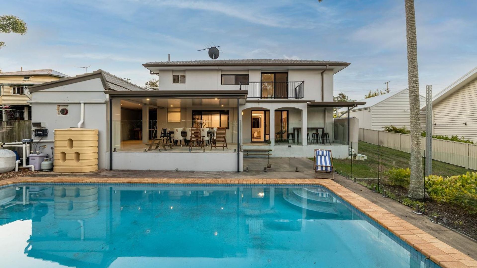 Family Retreat Pool Games Bbq Near Cbd *