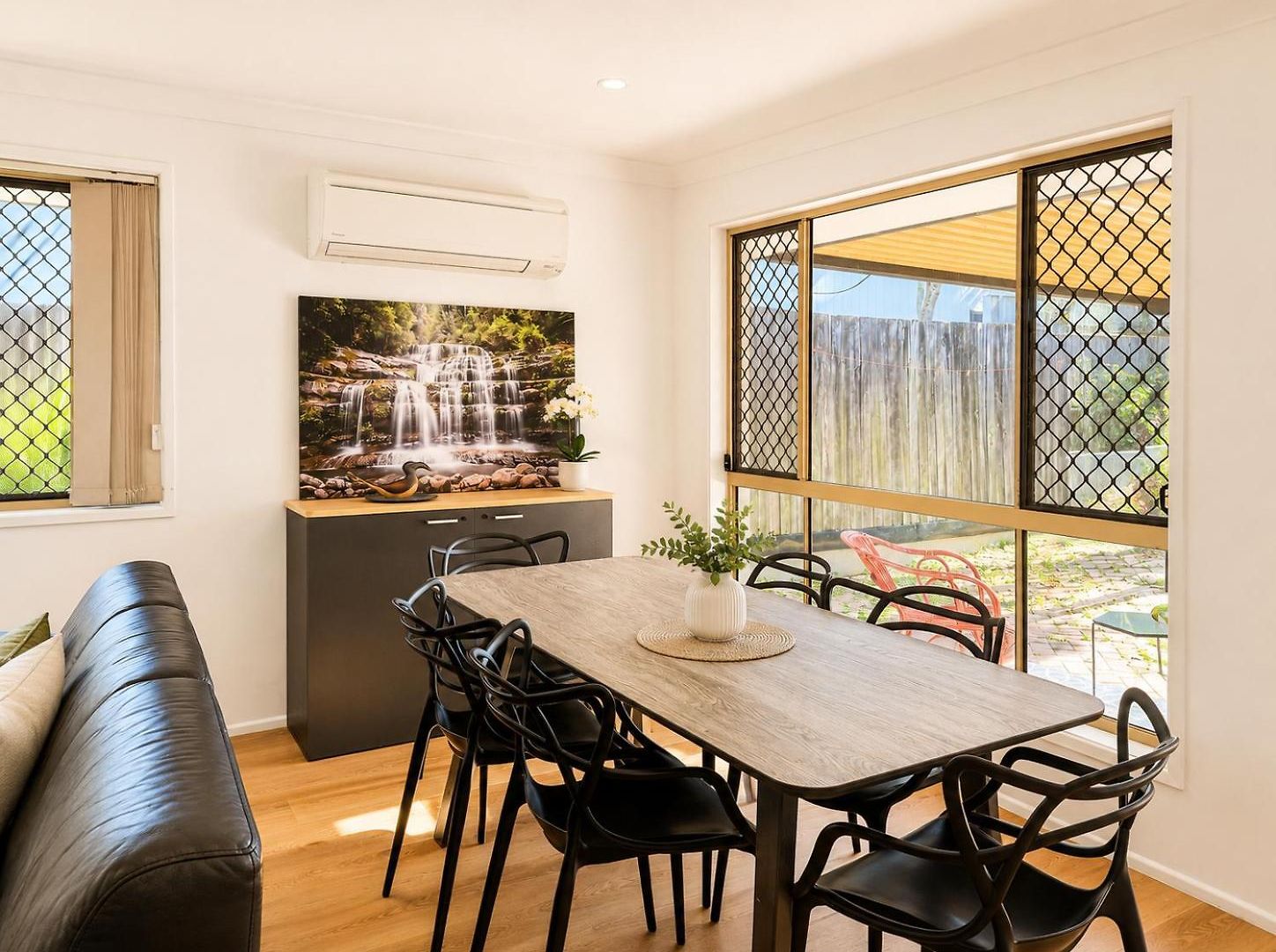 Mt Gravatt Affordable 4 Bedroom Family | Sleep 8 *
