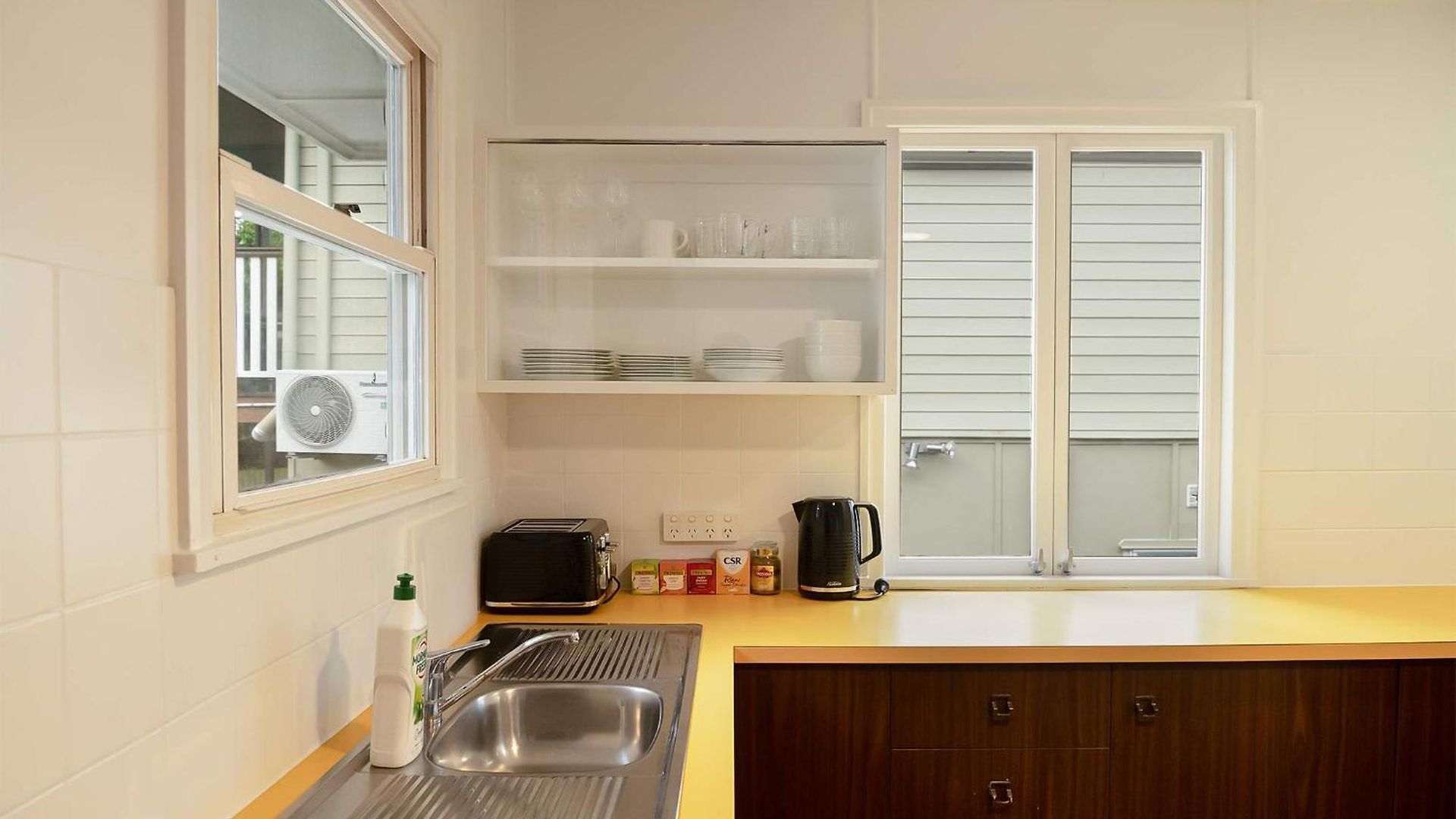 Greenslopes Retreat Stylish Near Hospital