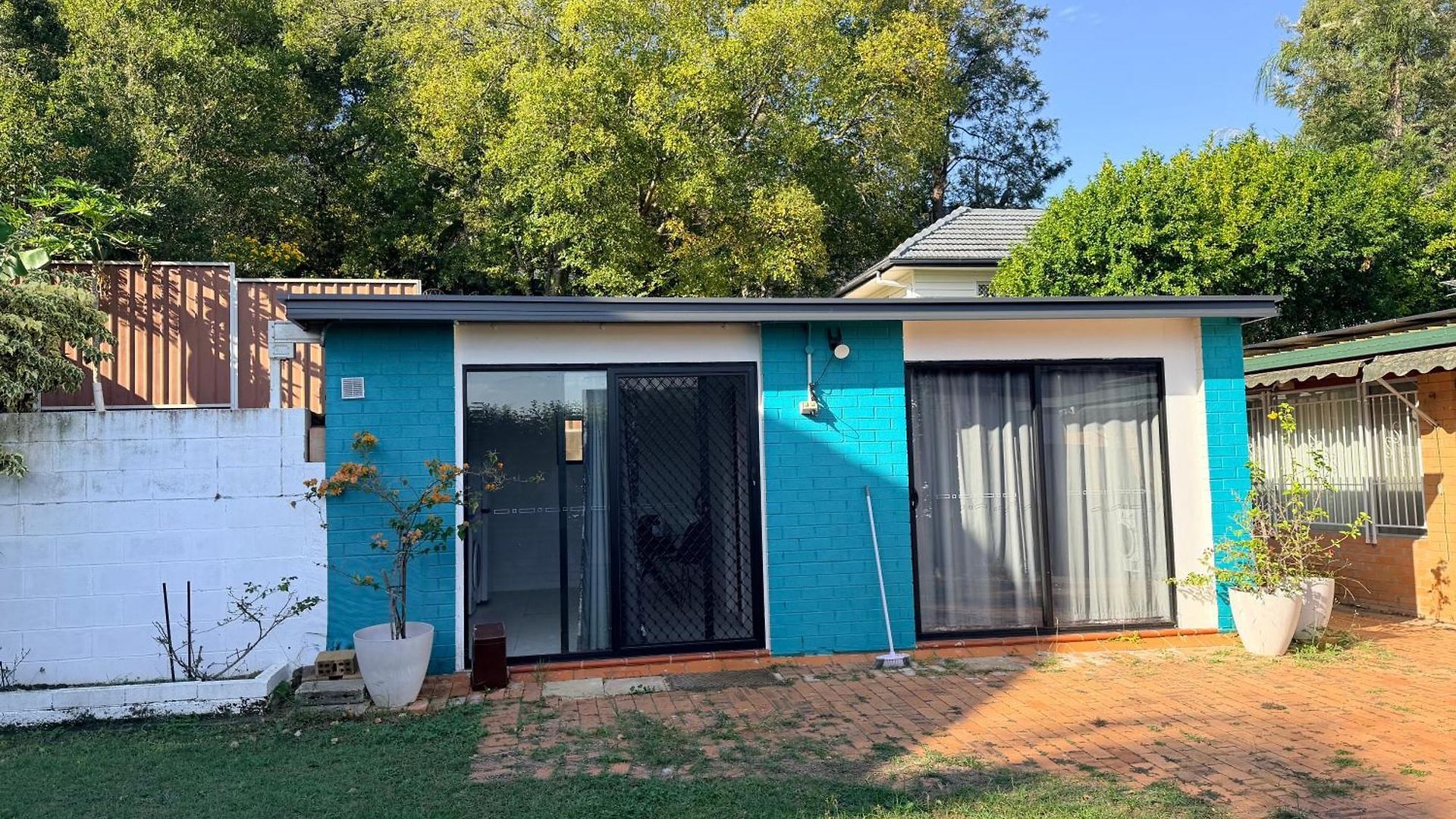 Rare Find! Private Granny Flat In Prime Area * Brisbane