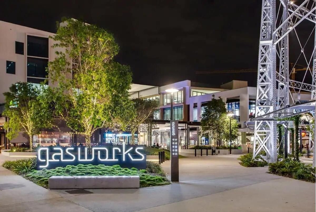 Teneriffe, Walk To River, Onsite Parking Villa