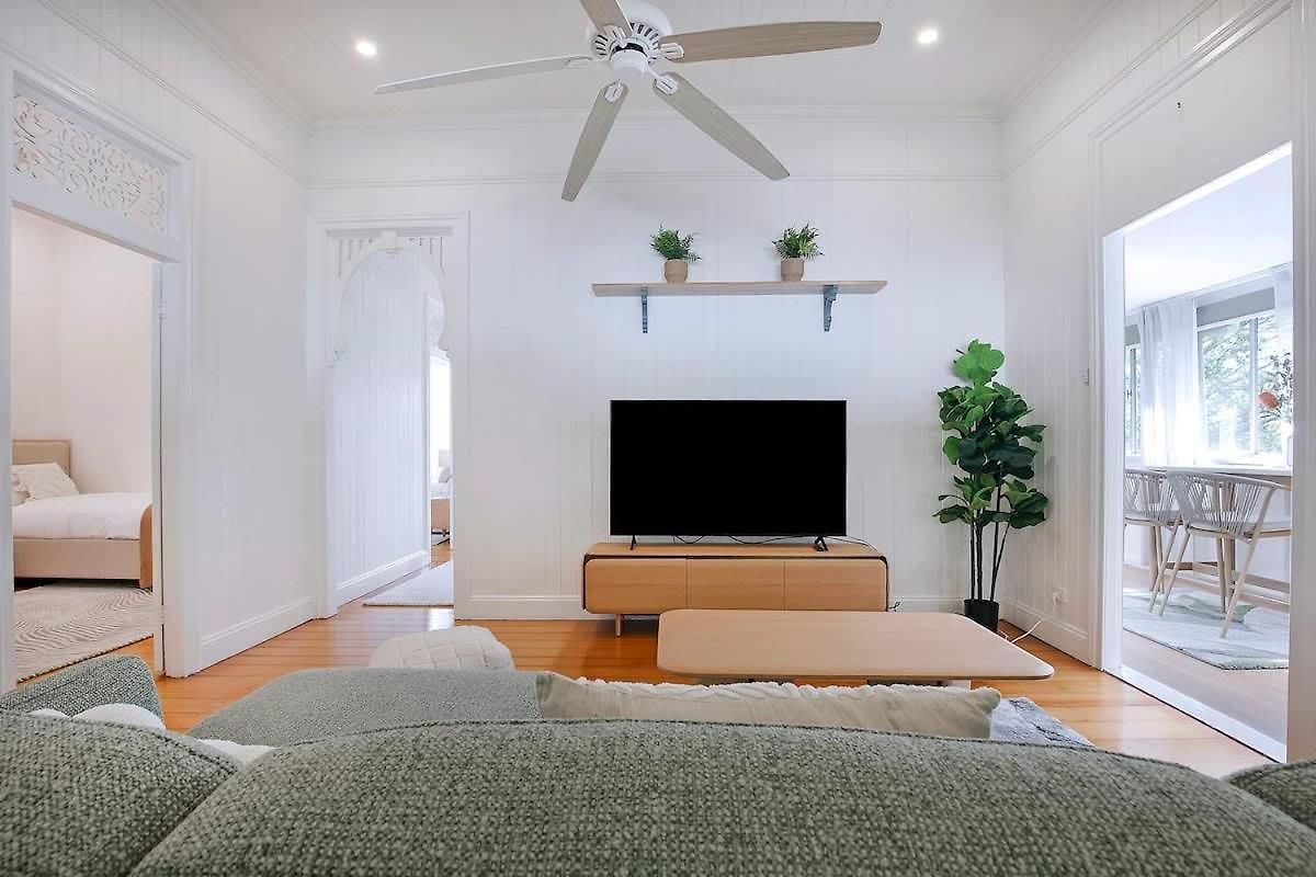 Holiday home Strathendrick Timeless Queenslander Haven Near Cbd *