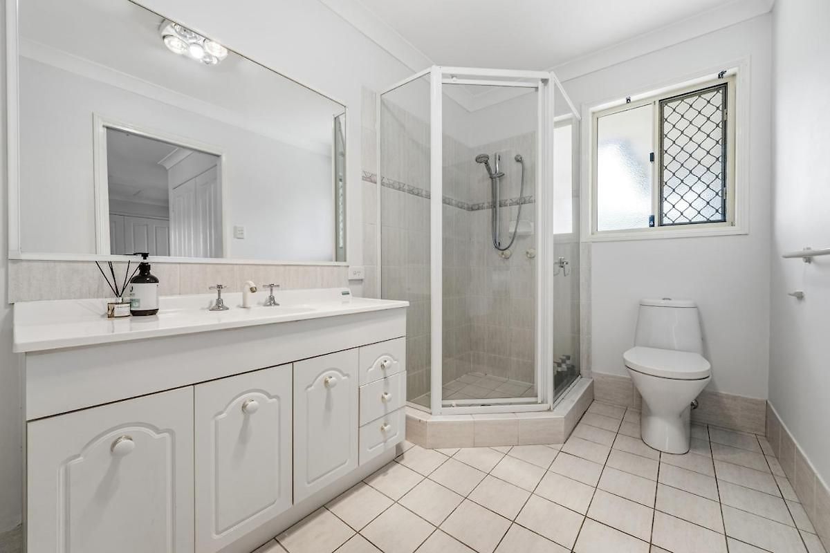 4br House Close To Sunnybank, Qeii Hospital,griffith Nathan,nissan Arena *