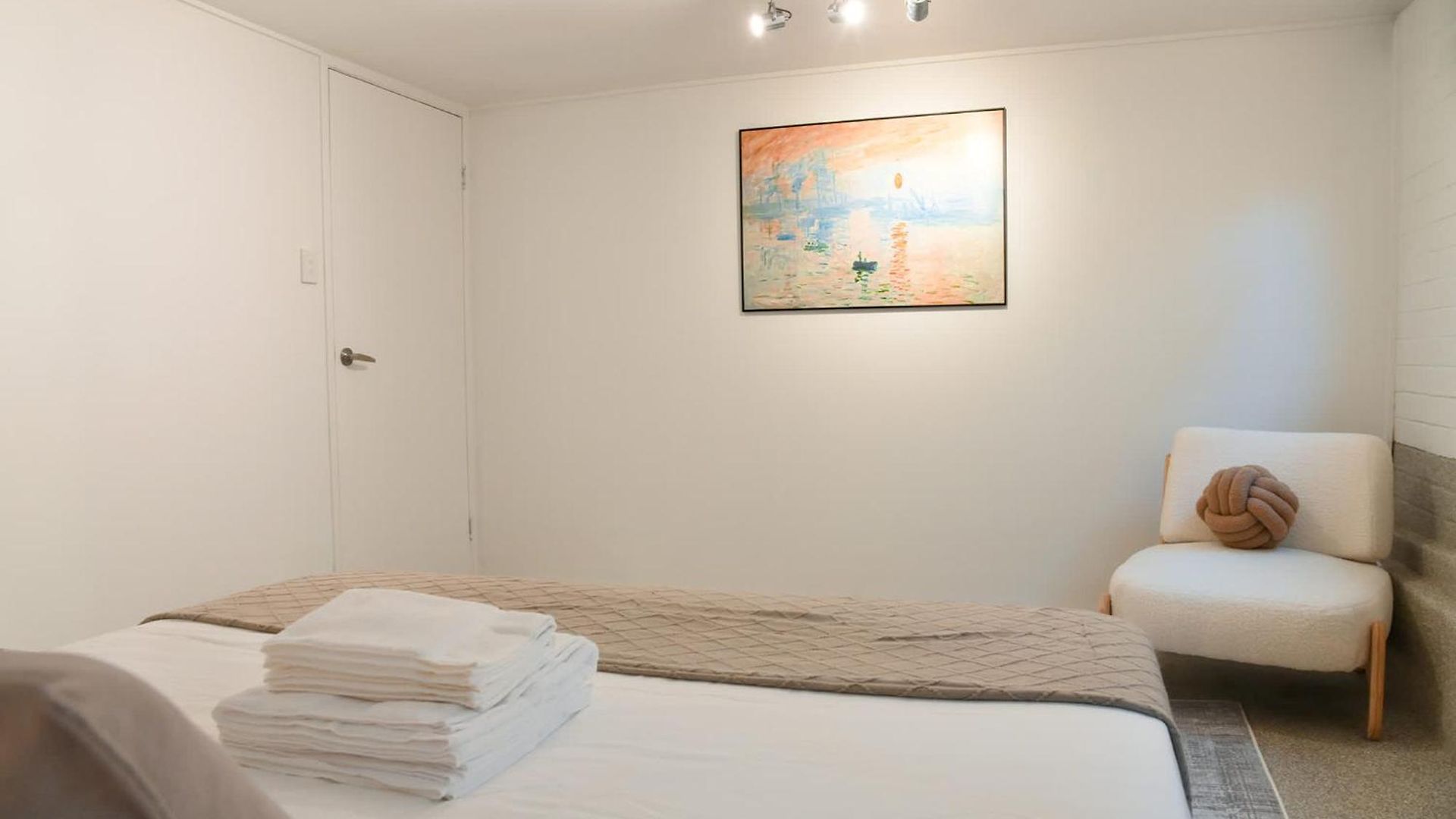 Greenslopes Retreat Stylish Near Hospital Holiday home