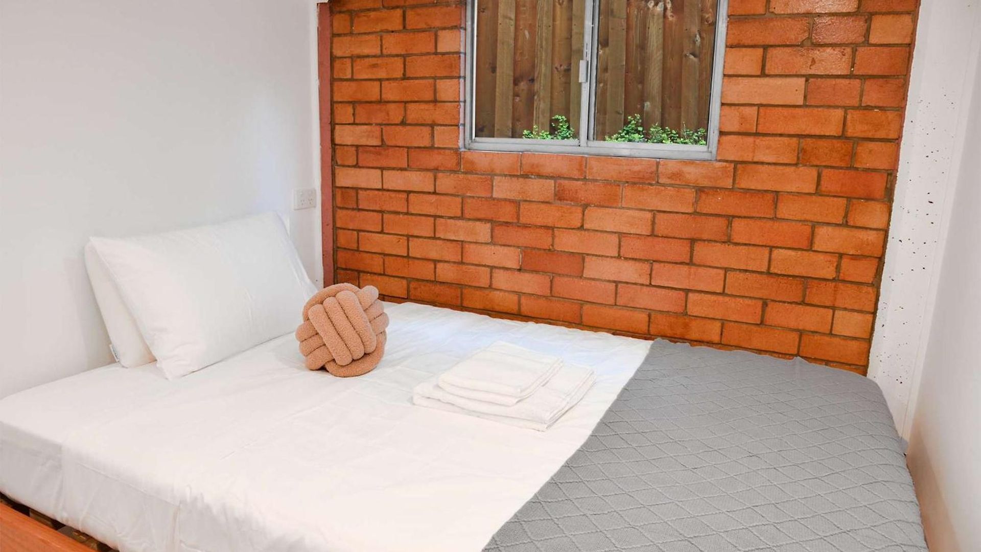 Greenslopes Retreat Stylish Near Hospital Holiday home Brisbane