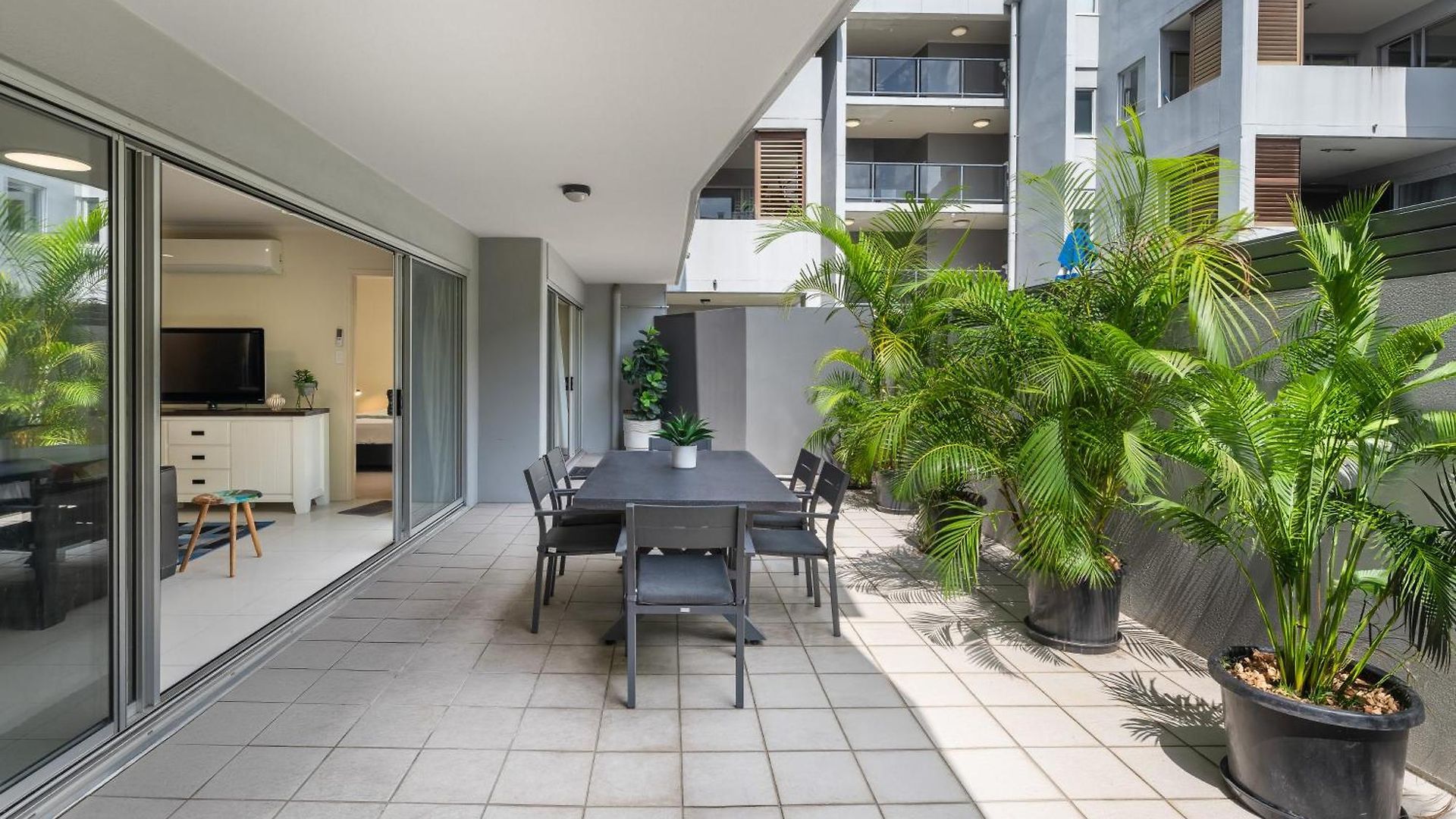 Huge Terrace With Free Parking In The Heart Of Fortitude Valley
