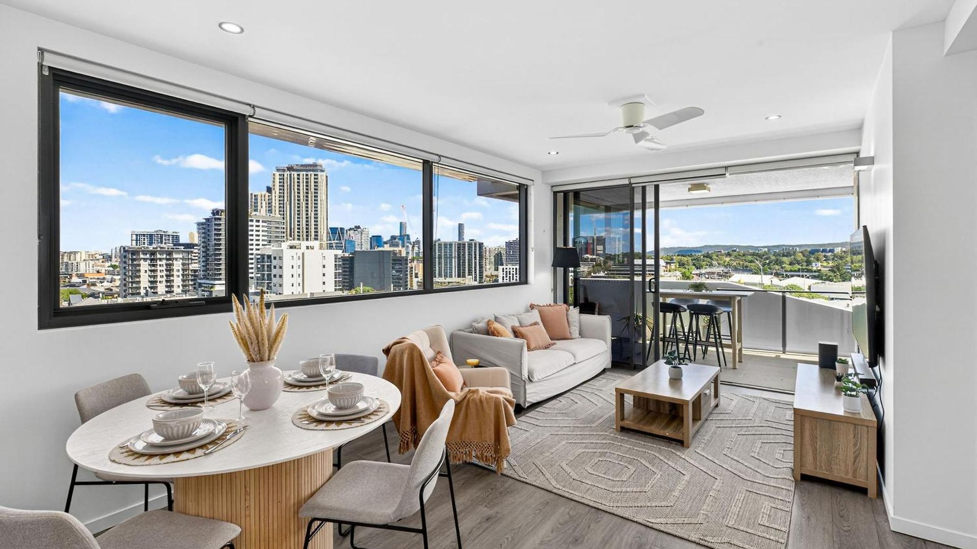 Luxury 2bed2bath With Pool, Parking, Gym And Views Apartment *