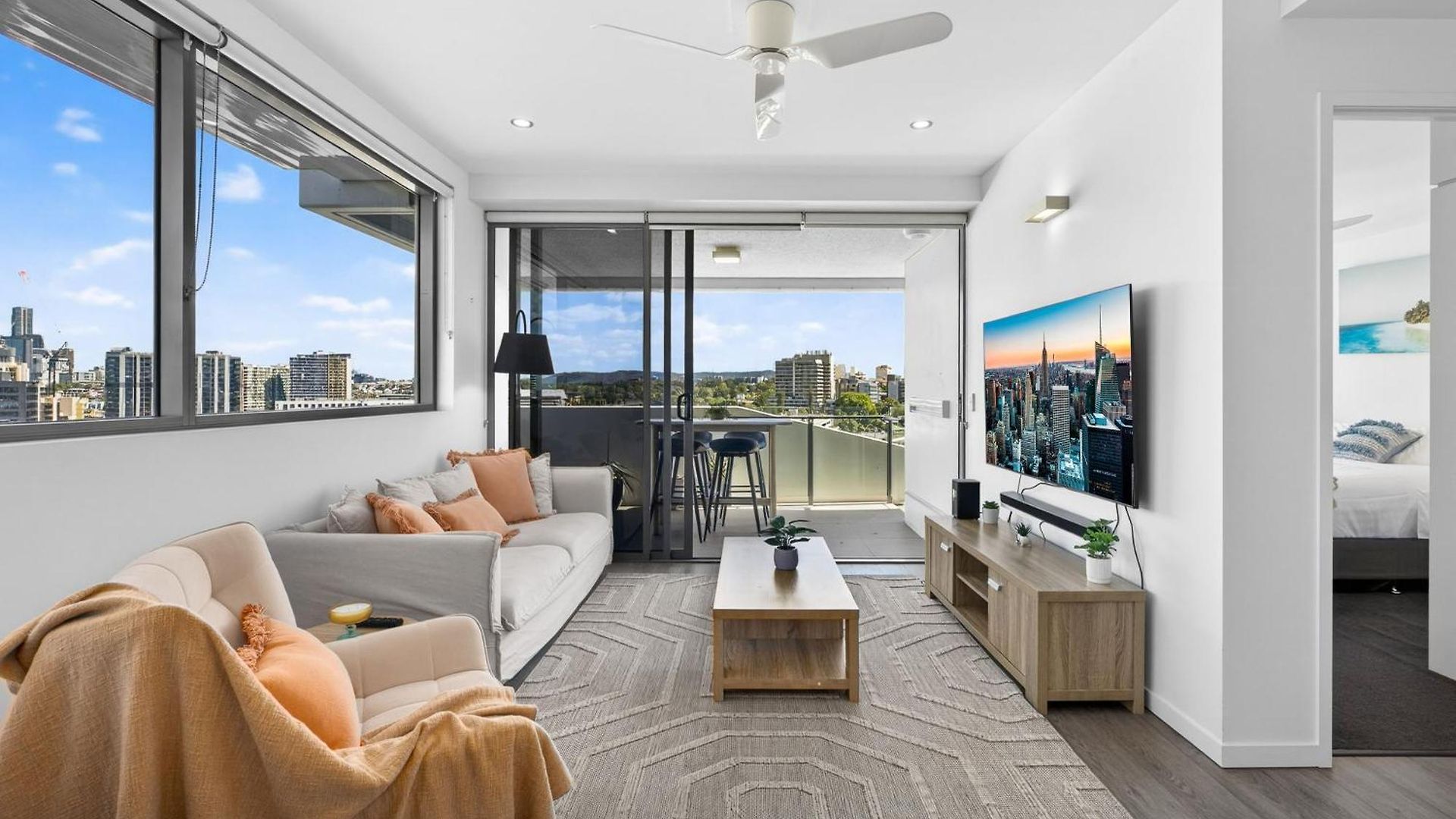 Luxury 2bed2bath With Pool, Parking, Gym And Views Apartment *