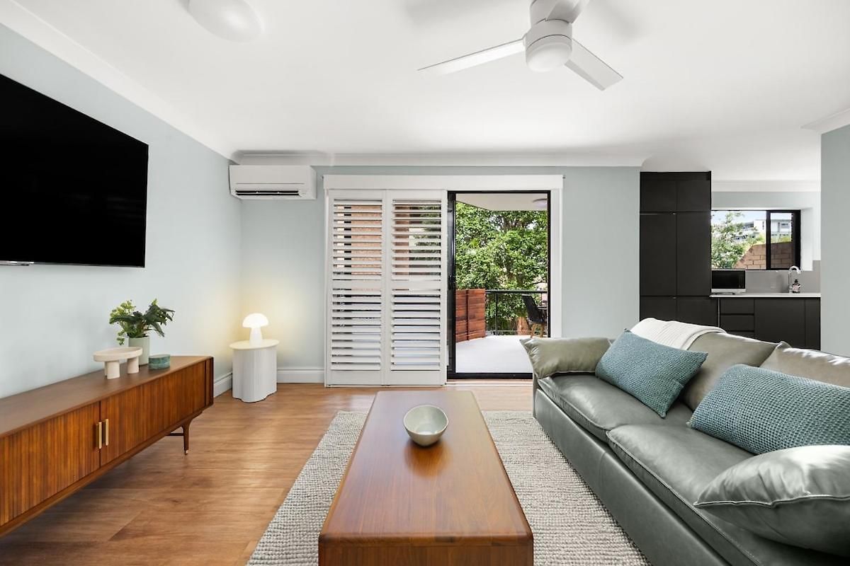 Spacious 2br Stay, Parking Pool & Balcony Apartment