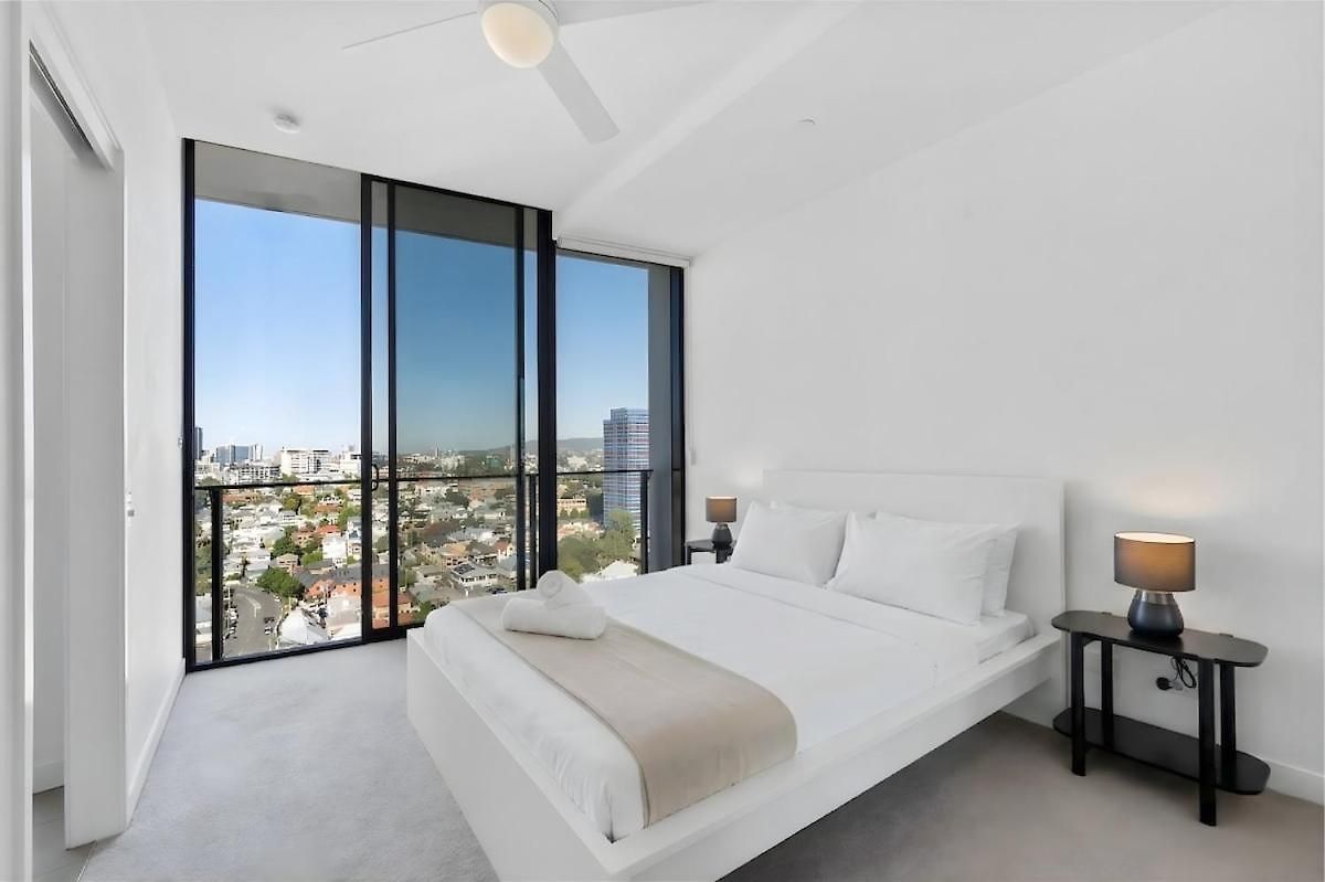 Penthouse Sleeps 8 - Cbd Views - Pools- Games - Baby Apartment *