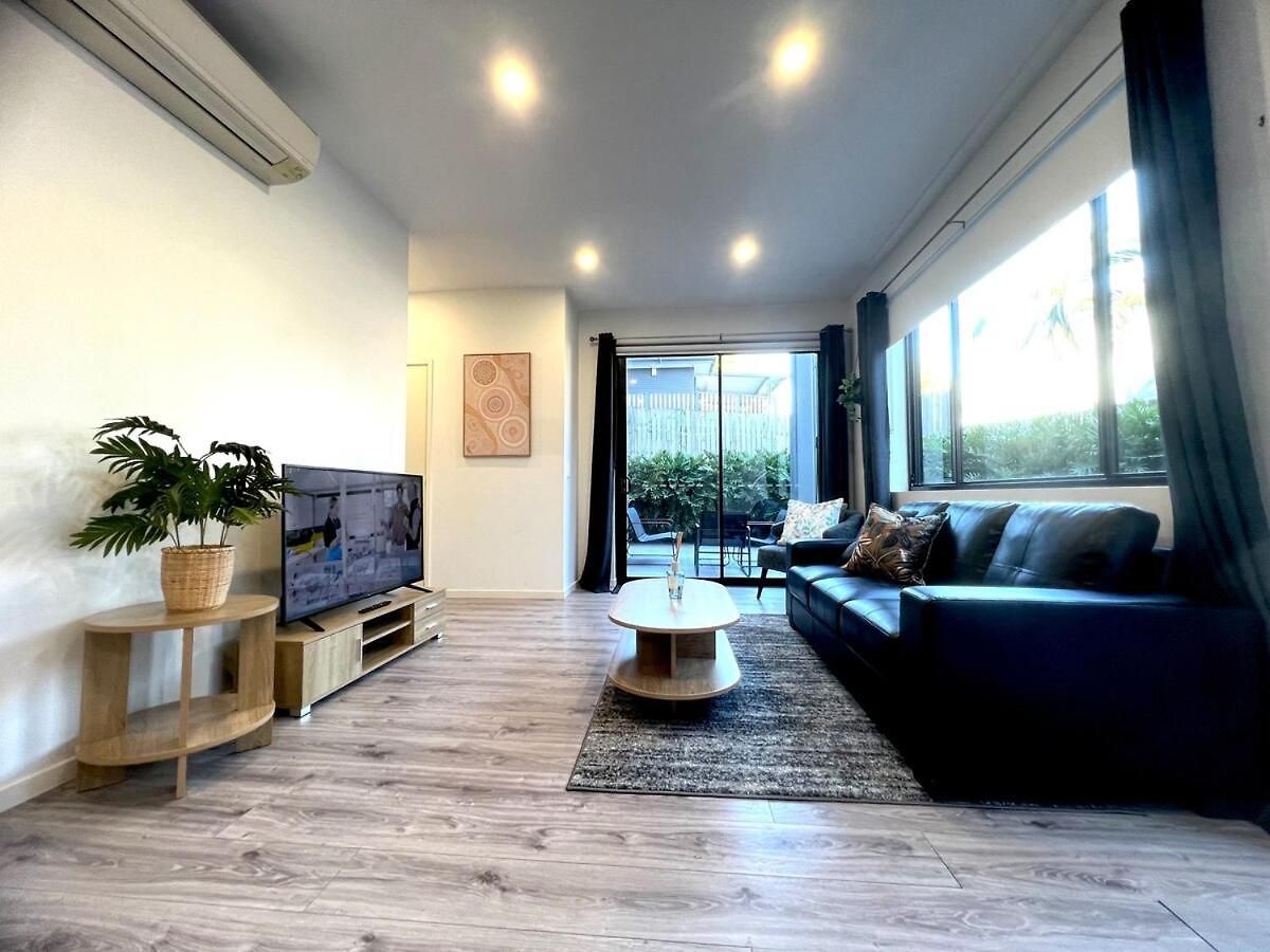 Cannon Hill 2br Retreat With Patio & Parking Apartment Brisbane