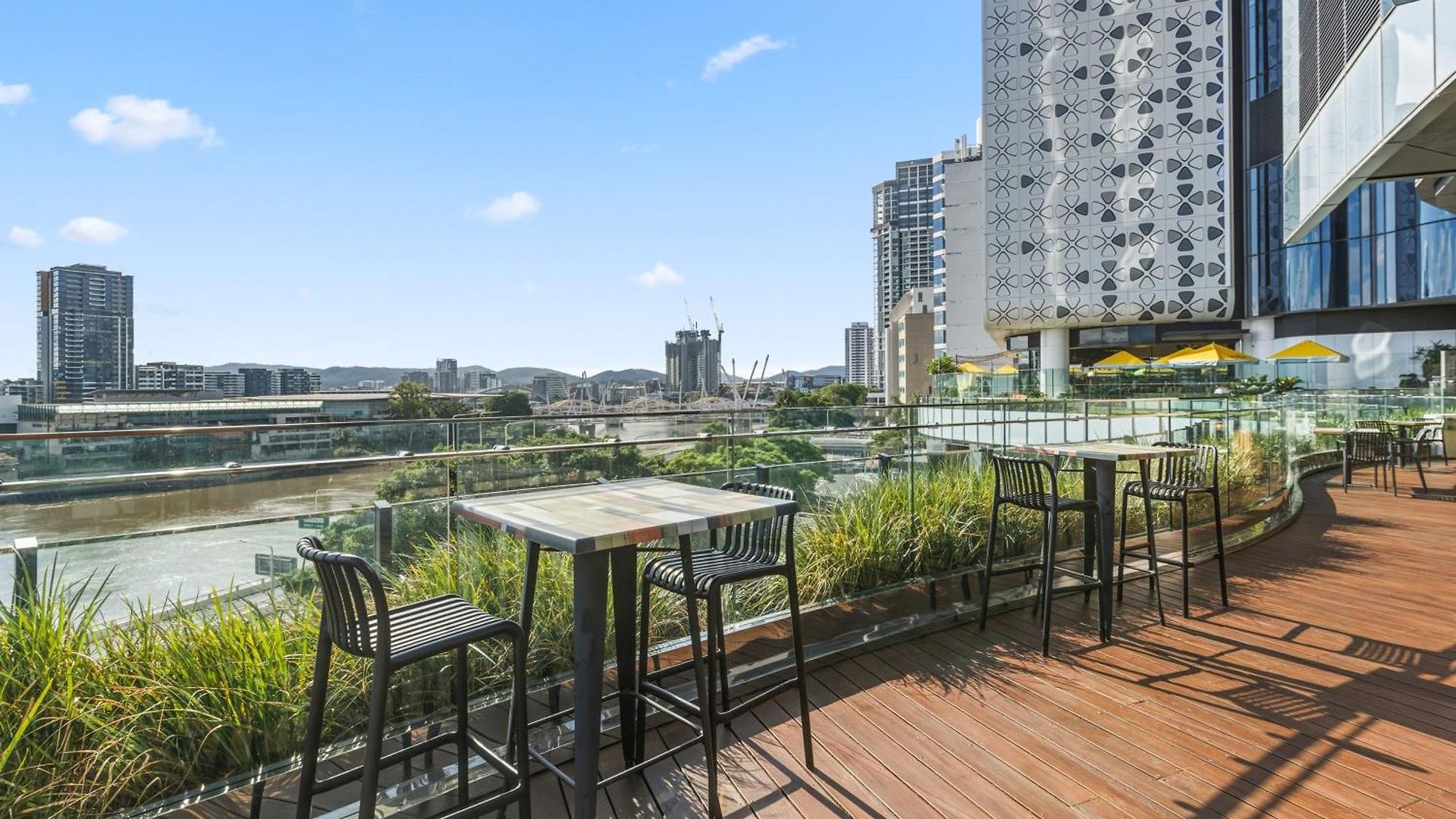 2b2b High Floor With Riverview & Parking Apartment Brisbane