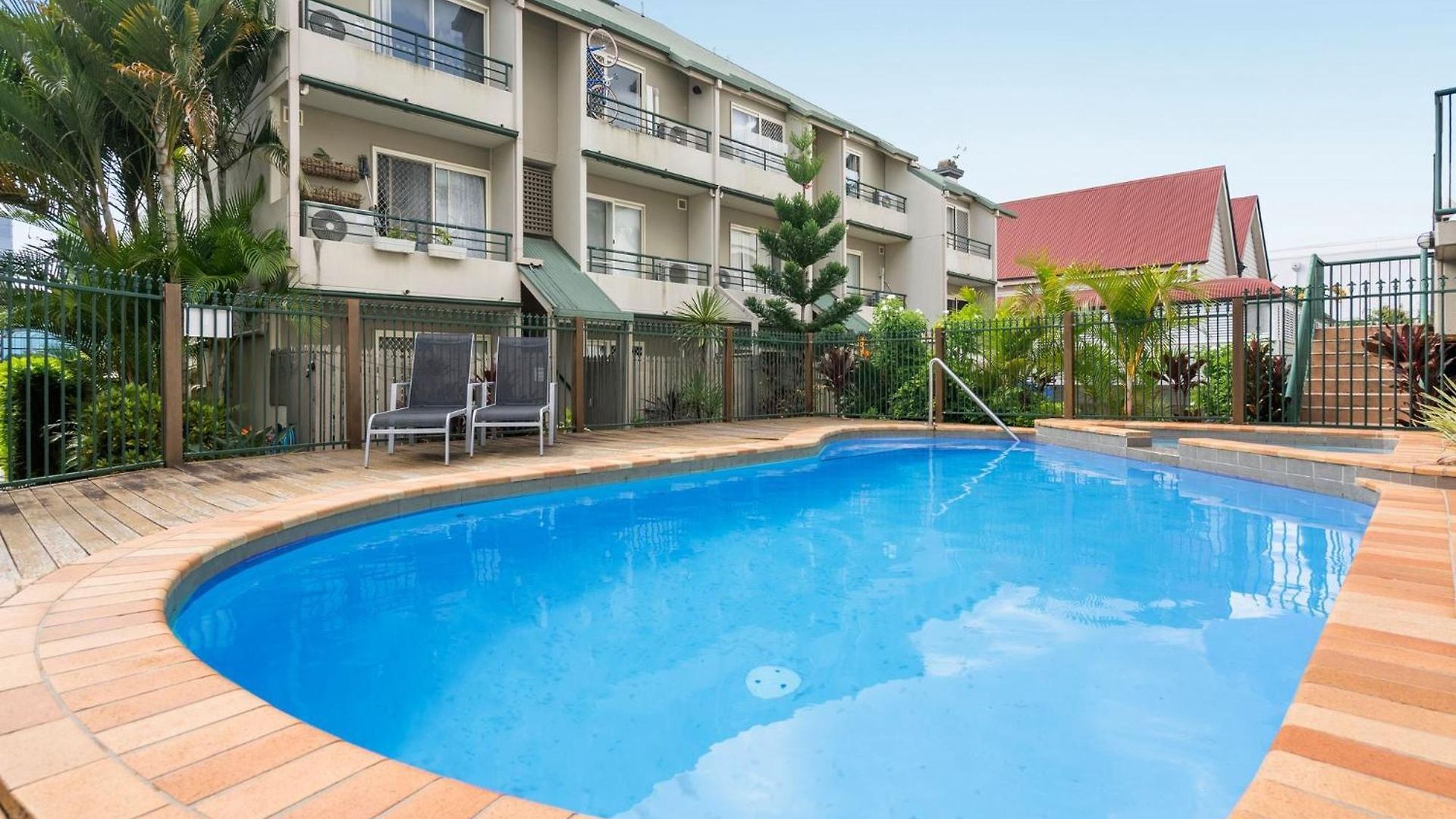 Comfortable With Pool Access * Brisbane