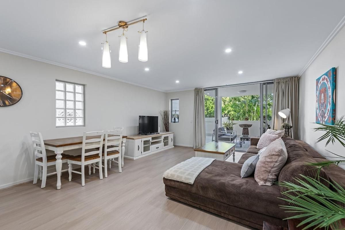 Apartment Spacious Comfortable Unit With Free Parking & Pool