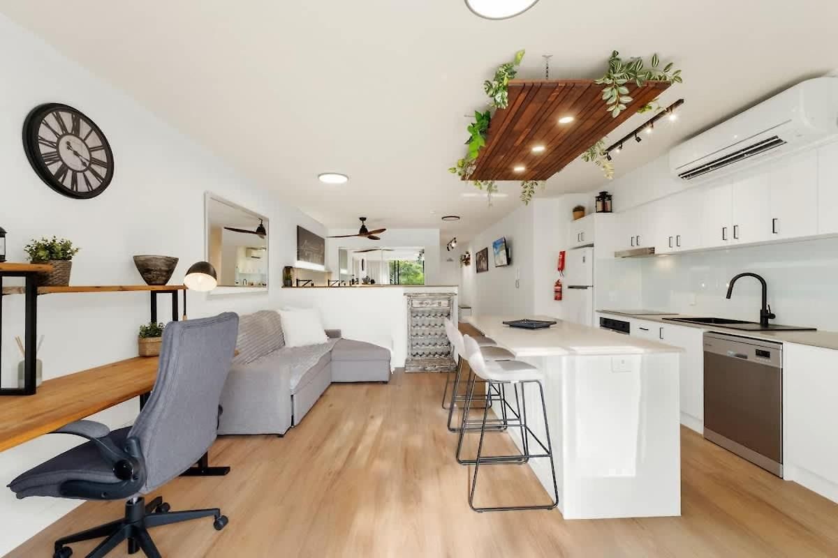 Apartment Hideaway - Pool Gym Bbq Tennis Court *