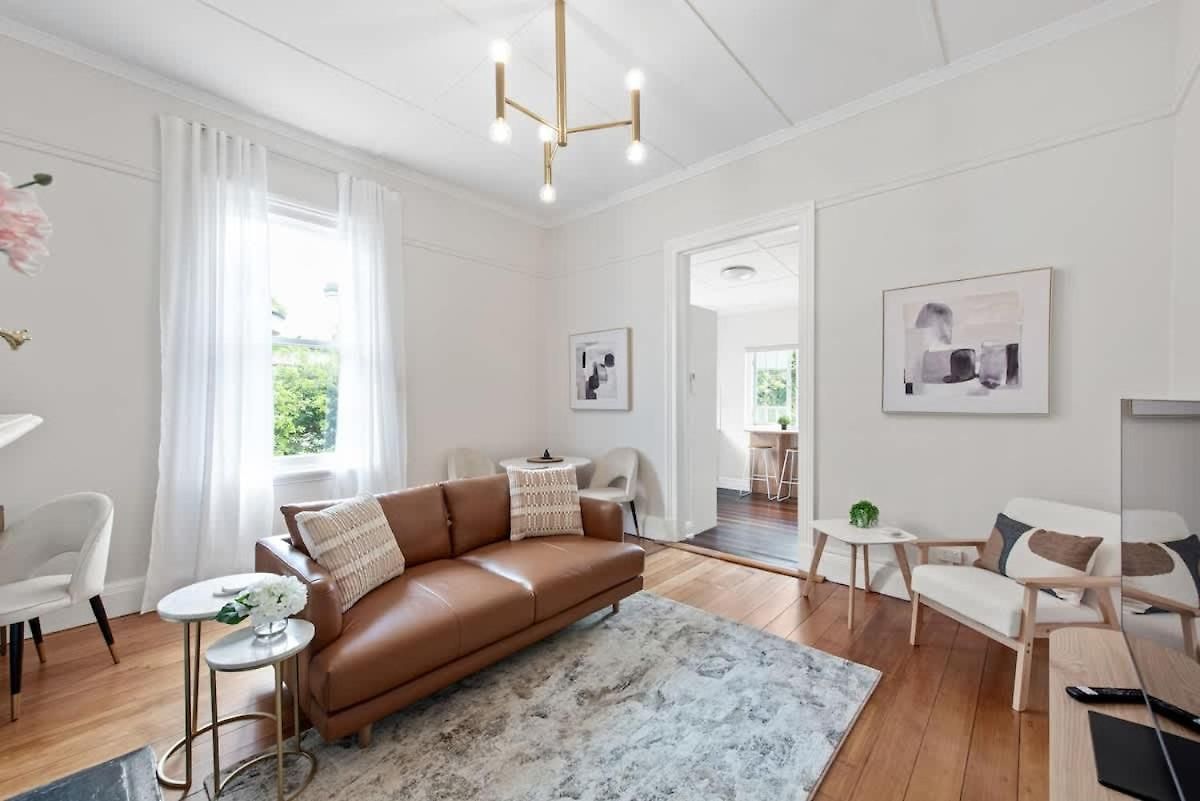 Art Deco With Modern Twist 1bed-1bath-1car-new Farm *
