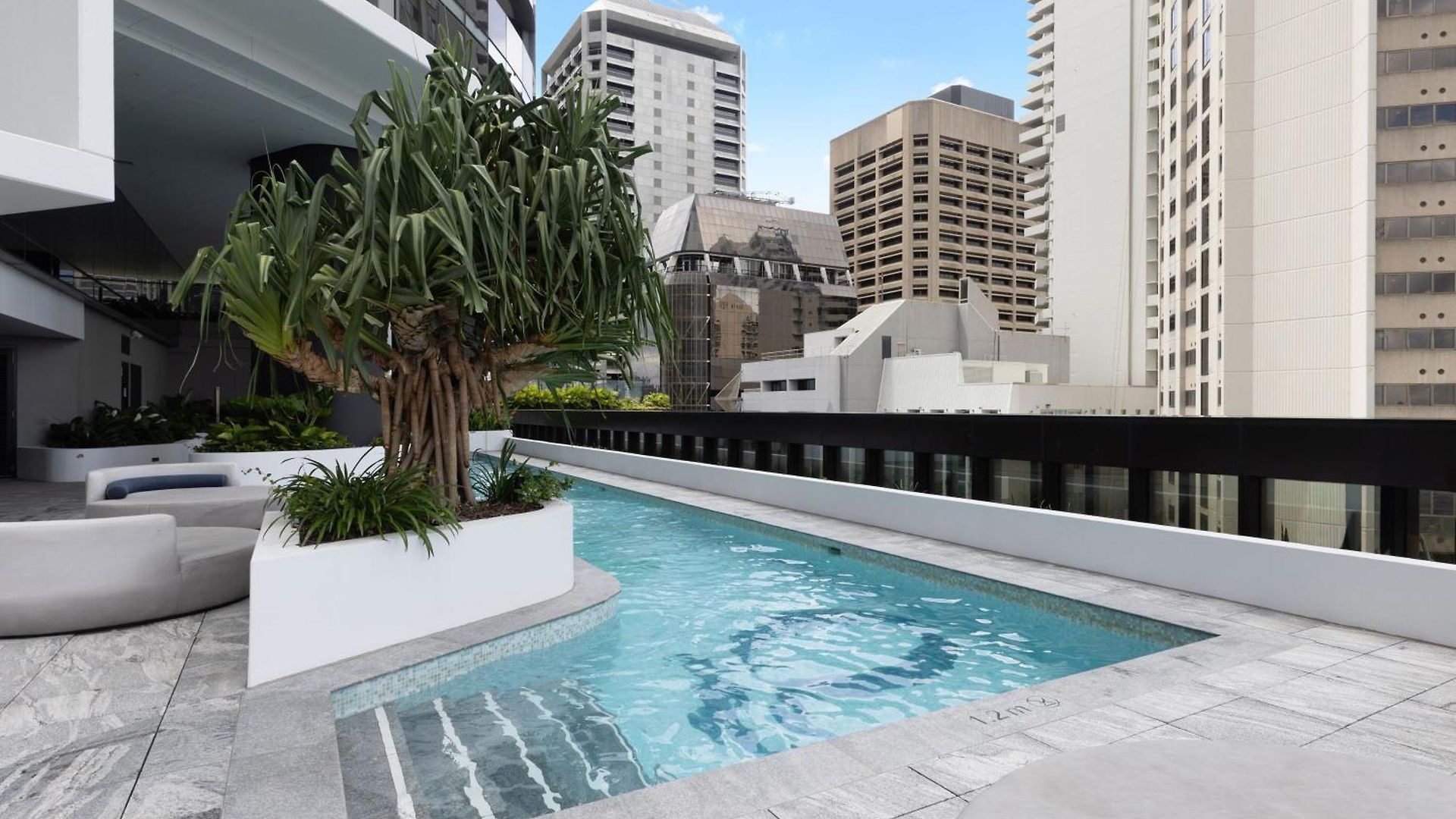 3 Bedroom Luxury In The Sky Apartment Brisbane