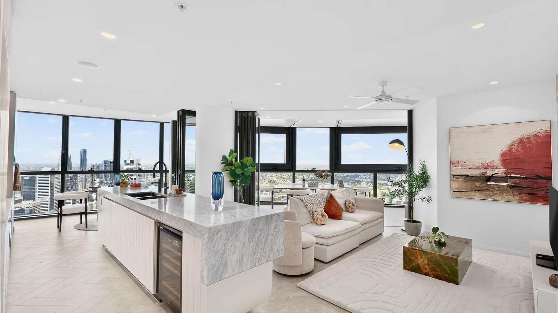 Apartment 3 Bedroom Luxury In The Sky Brisbane