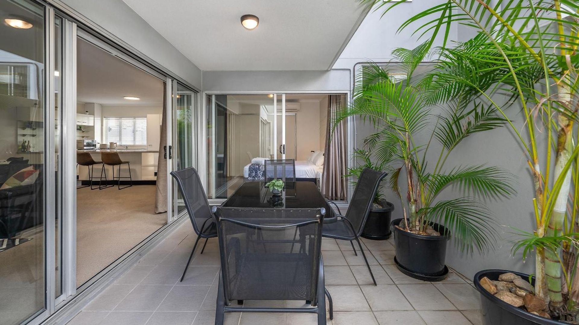 Huge Courtyard With Free Parking - Walk To Hsw, St And Valley Mall Apartment *