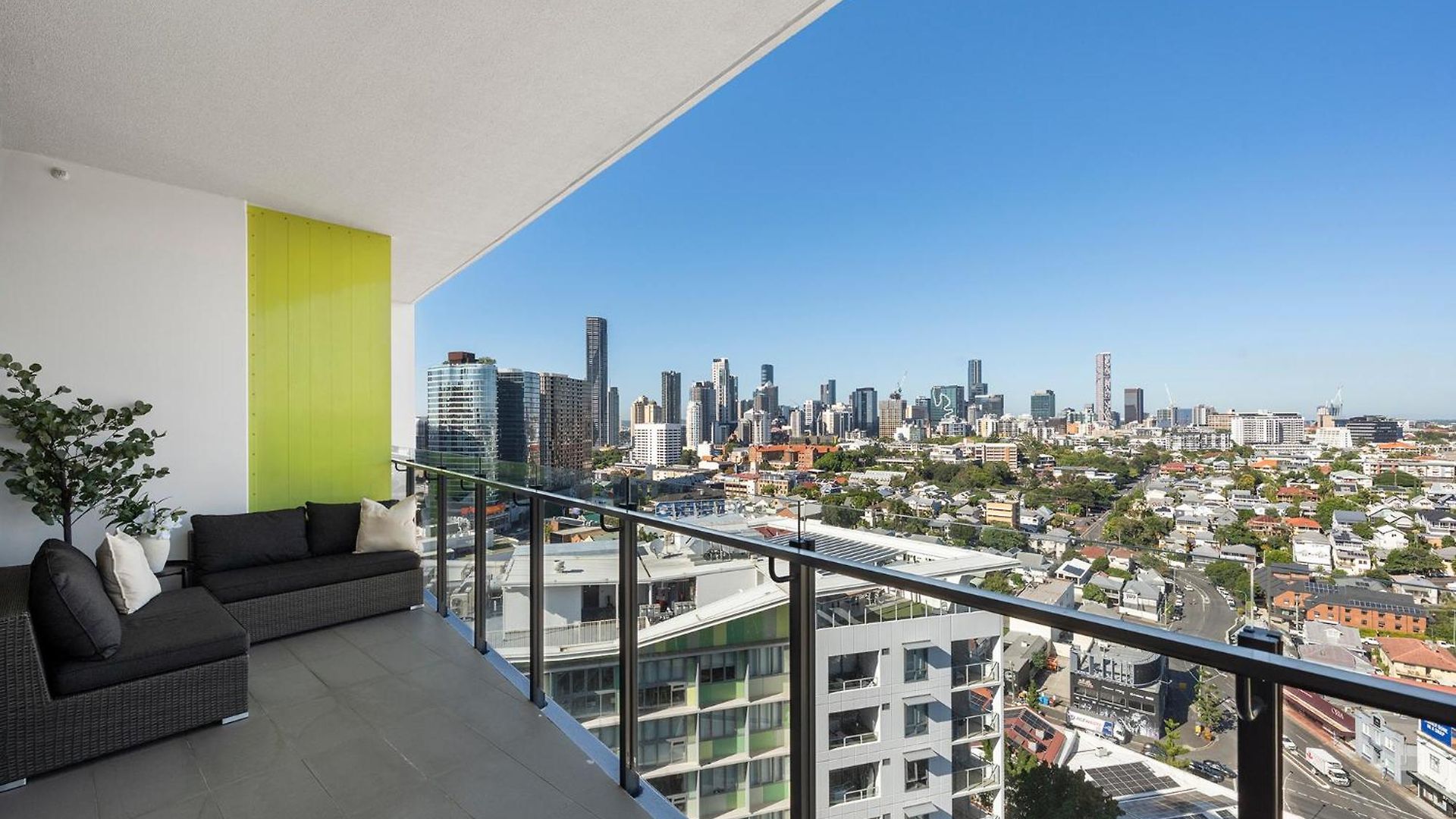 Penthouse Sleeps 8 - Cbd Views - Pools- Games - Baby Brisbane