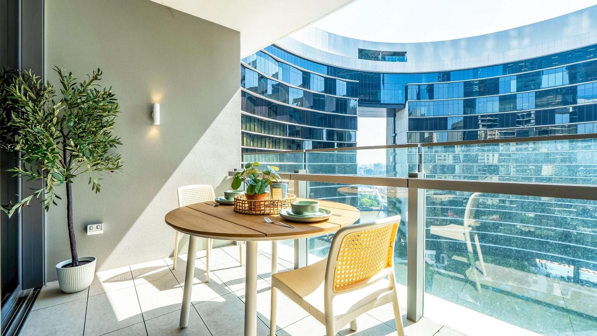 Queens Wharf Charm W/ Balcony Views - Lv 15 - Apartment