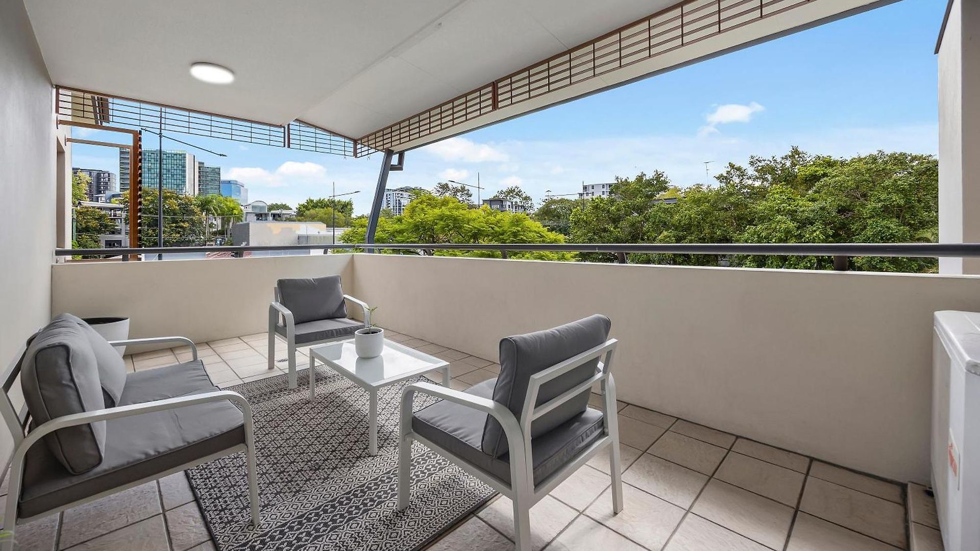 Resort-style 3br River And Hosp Parking And Pool Apartment