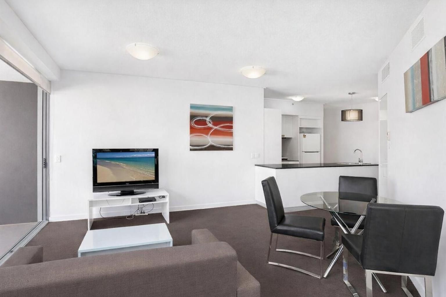 Cbd With Amenities Apartment *