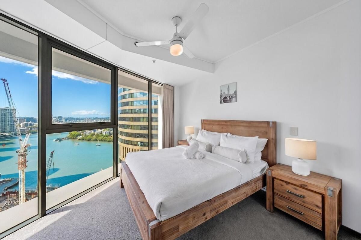 Apartment With Stunning River Views Up To 6 Guests And 2 Parking *