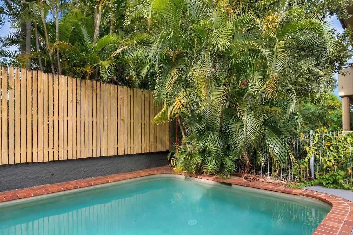 Spacious 2br Stay, Parking Pool & Balcony Apartment *