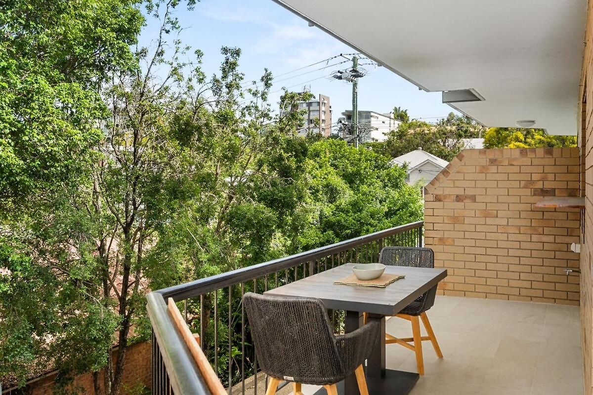 Spacious 2br Stay, Parking Pool & Balcony *