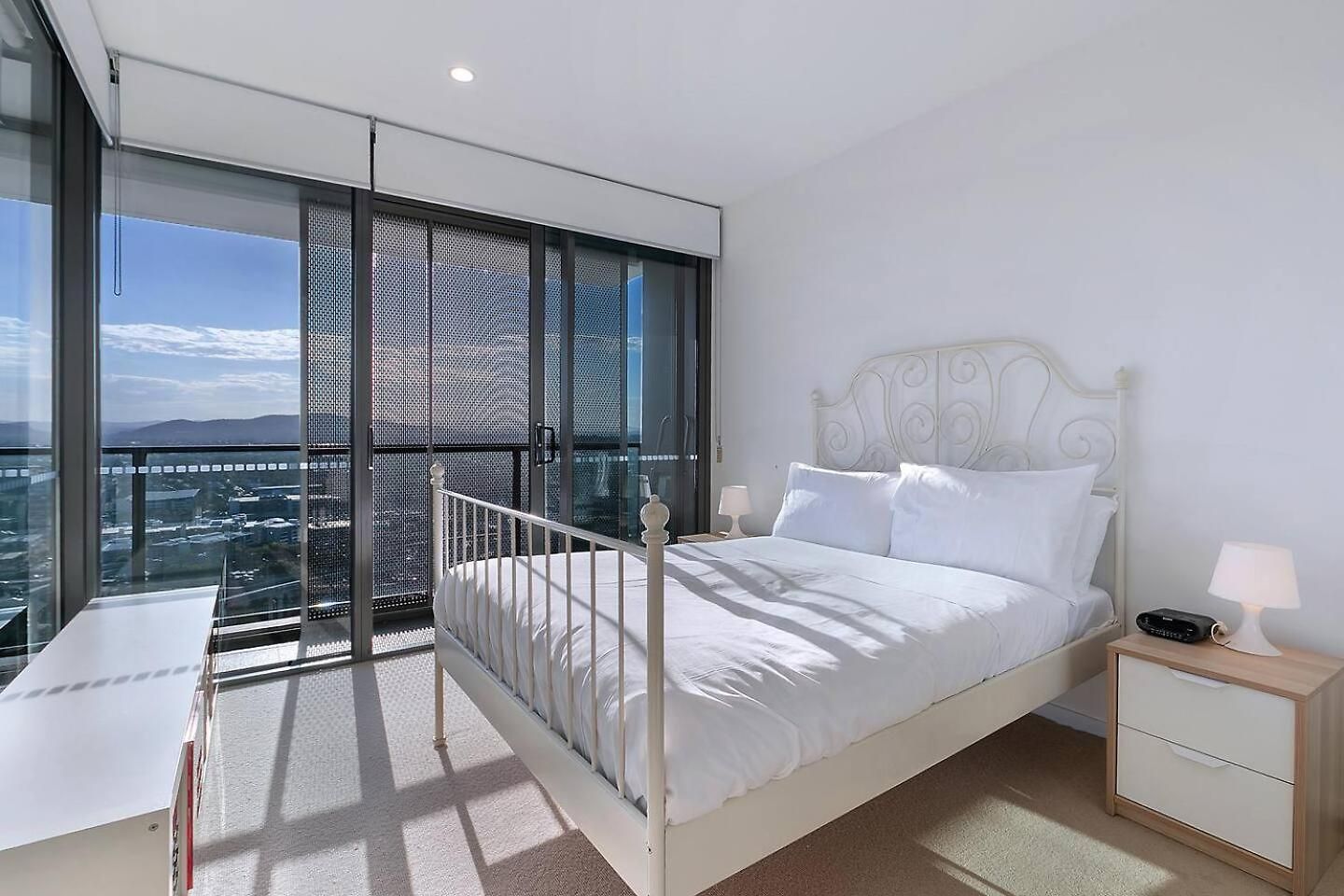 Windward - Inner-city Skyline With Pool Access *