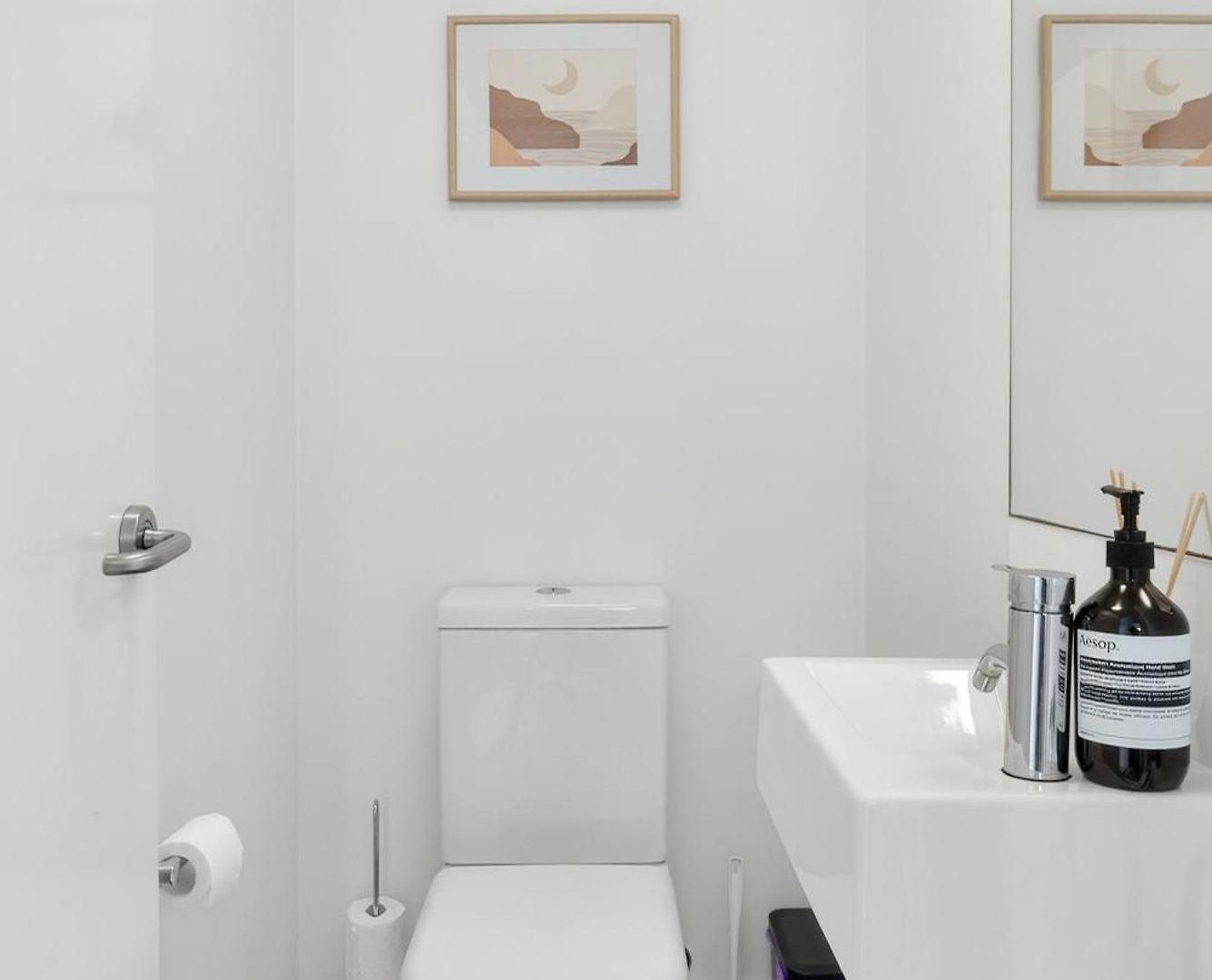 Portside Luxe Retreat 2br Free Parking & Pool Apartment Brisbane