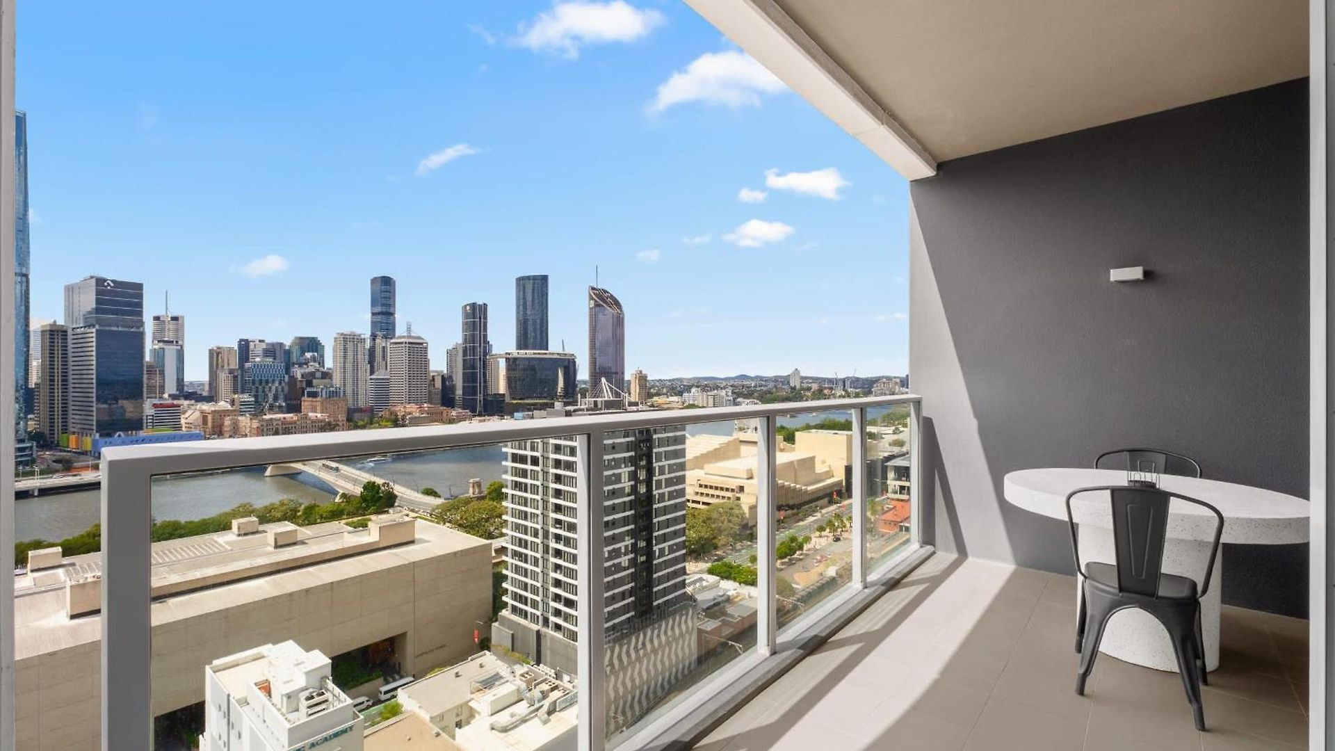 Apartment Fab! Skyline Cbd Views Over South Bank Brisbane