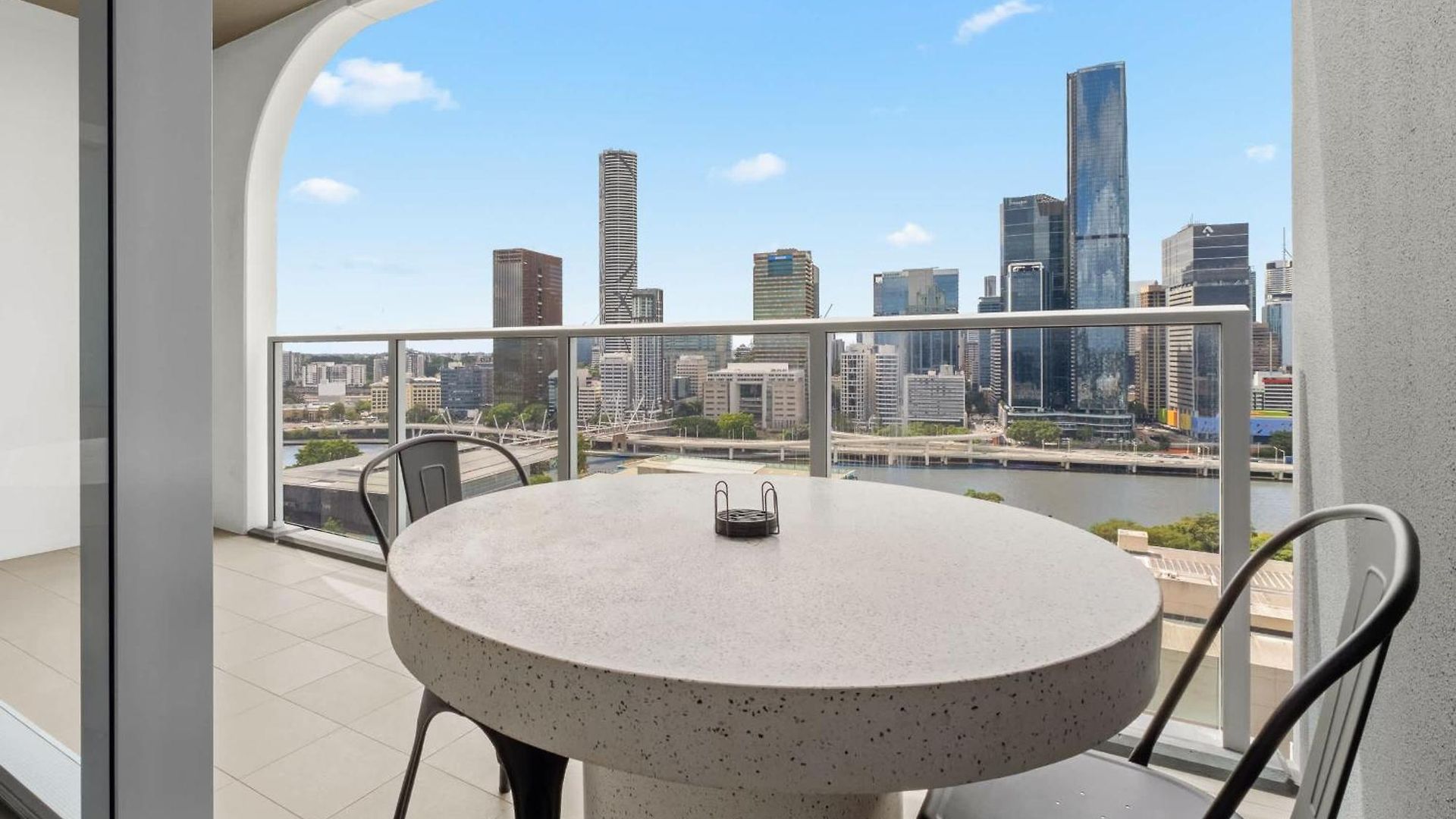 Fab! Skyline Cbd Views Over South Bank Apartment