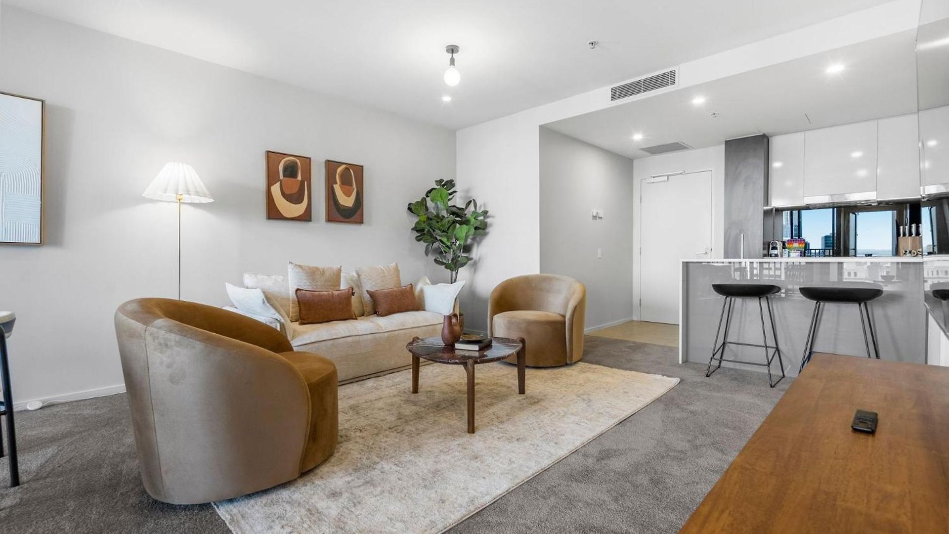 Apartment Luxury Sky-high Cbd With Pool, Gym, Parking *