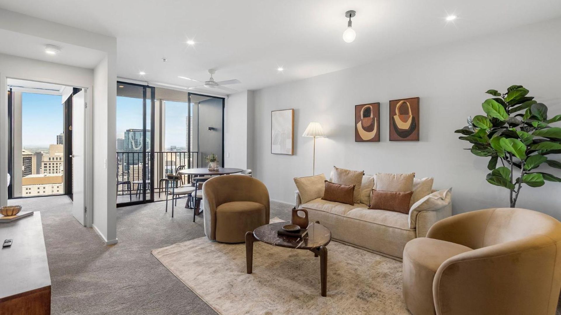 Luxury Sky-high Cbd With Pool, Gym, Parking *
