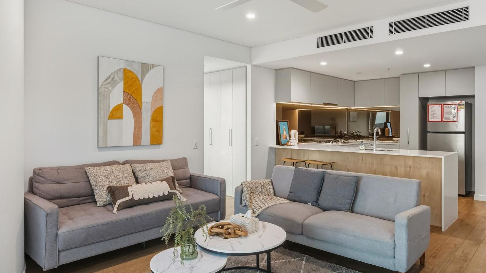 2b2b High Floor With Riverview & Parking Apartment *
