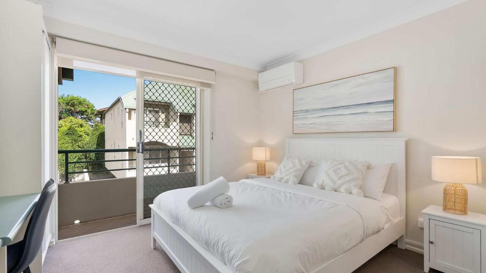 Comfortable With Pool Access Apartment Brisbane