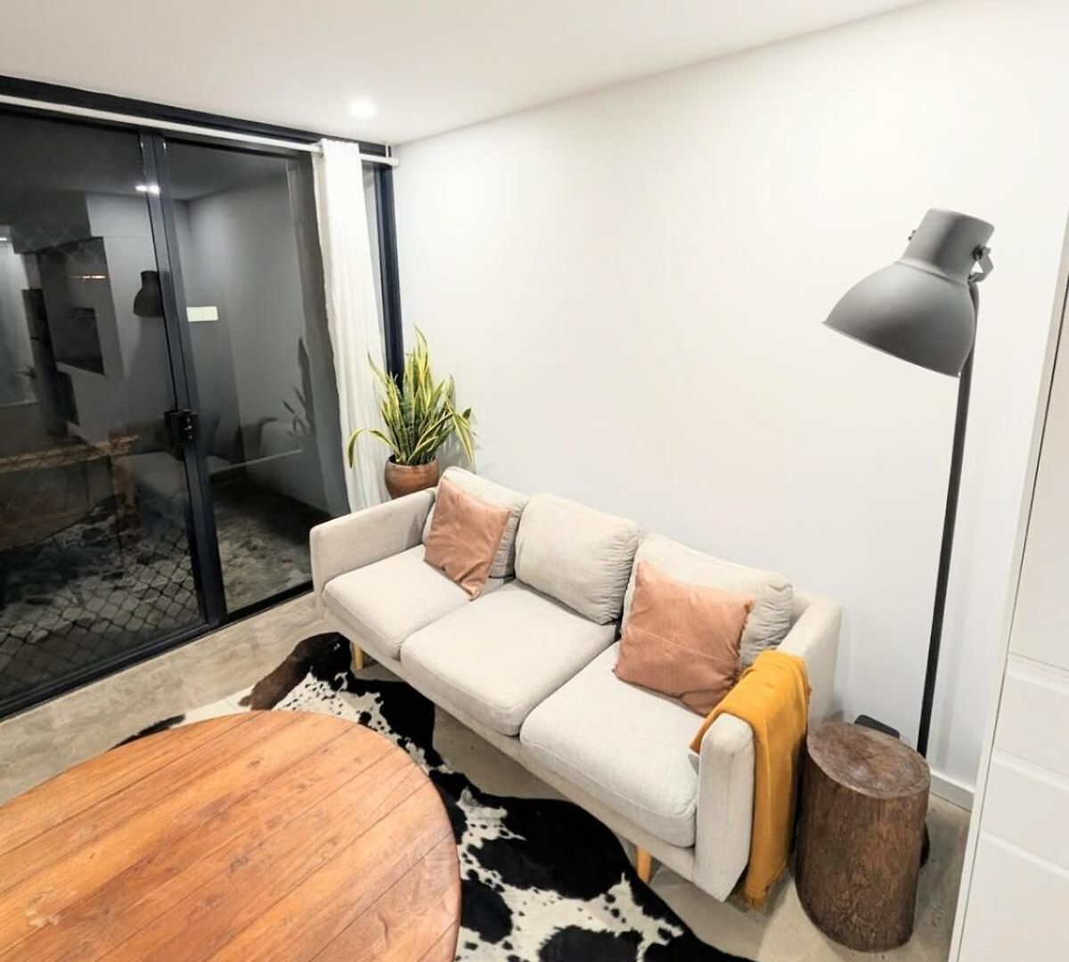 Quiet New Farm Retreat With Pool & Free Parking *
